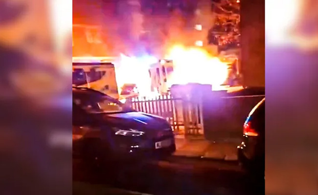4 vehicles belonging to Jewish ambulance service set on fire in London